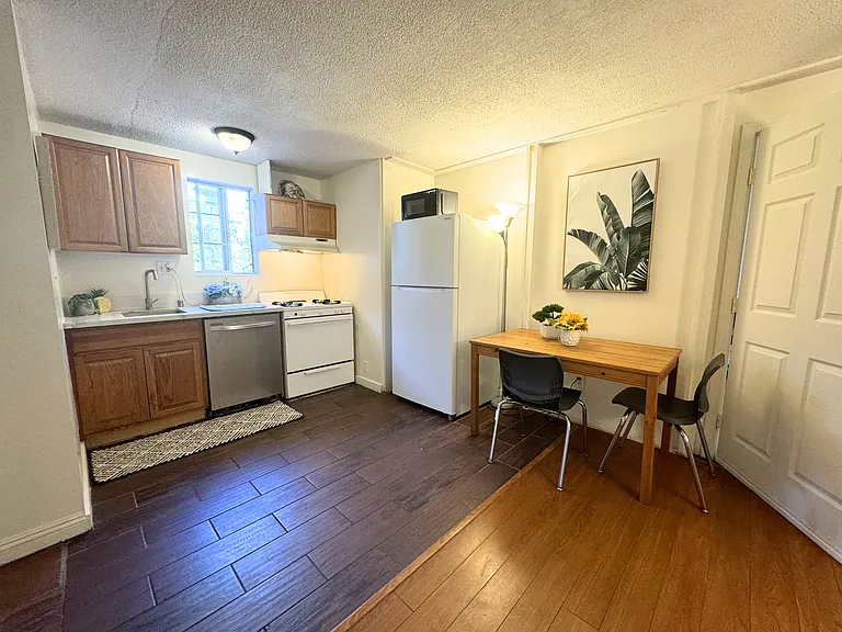1201 W 36th St #B3 — Photo 6