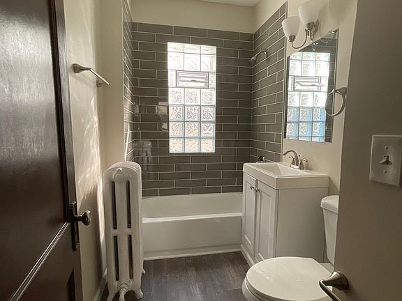 5th image of 824 22nd Ave NE #1