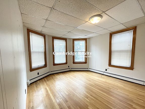 4th image of 5 Oswald St #2T