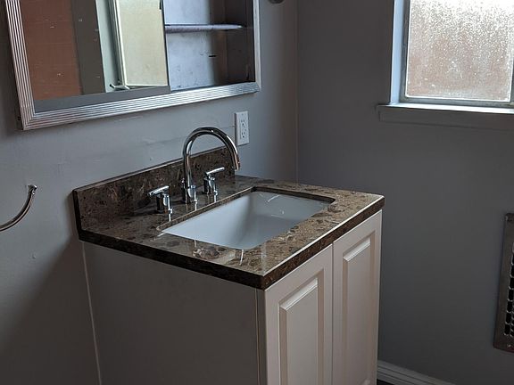 5th image of 324 E Graves Ave