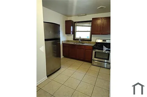 7957 S Wood St #2 Photo 1