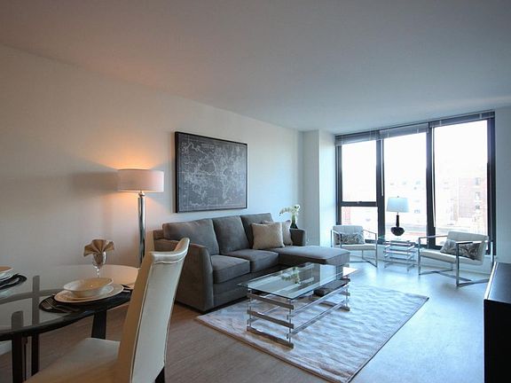 4th image of 61 W Superior St #2
