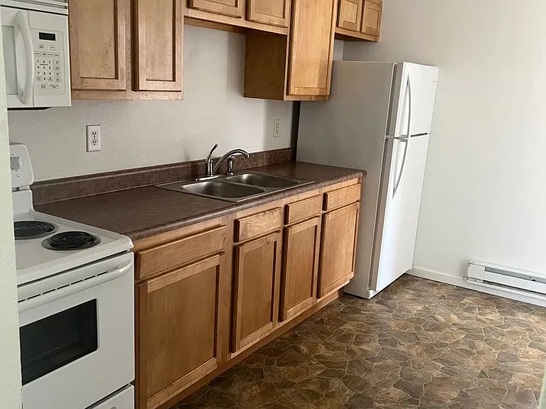 1300 N Granville Ave — Photo 3