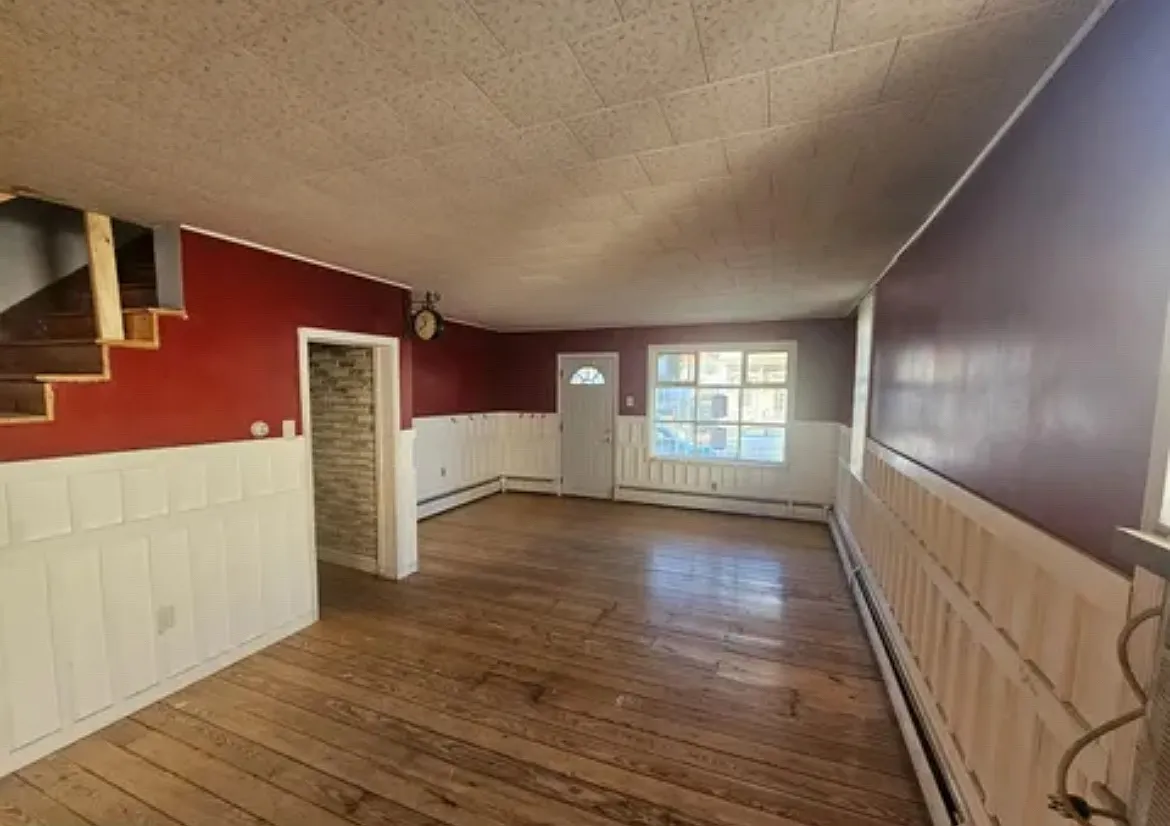 4 bed, 2352 sqft, $1,650 — Photo 2