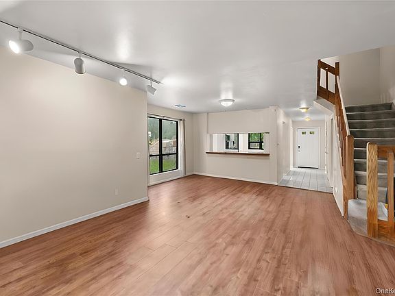 3rd image of 127 Beecher Avenue Extension