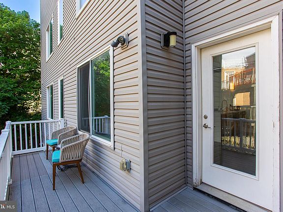 5th image of 1526 Ridge Ave #4