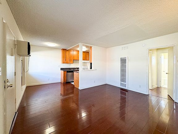 2nd image of 4641 La Mirada Ave APT 19