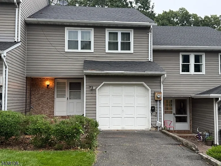 8 Stockton Ct — Photo 28