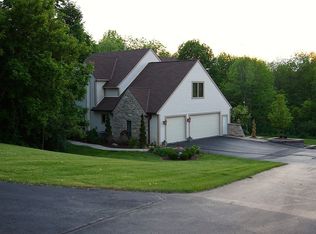 W198S7436 Hillendale Dr, Muskego, WI 53150