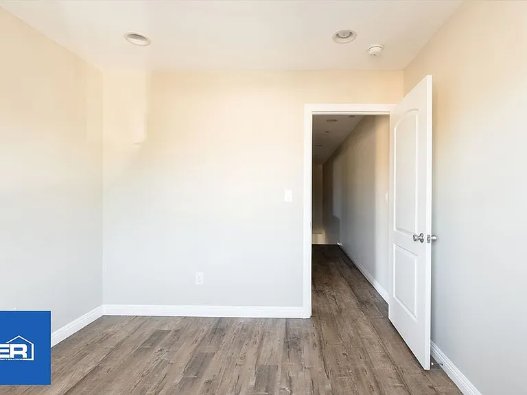 2722 E Cincinnati St — Photo 10