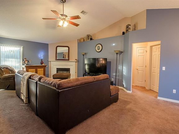 4th image of 6761 Community Dr