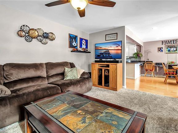 4th image of 33 Arrowhead Dr