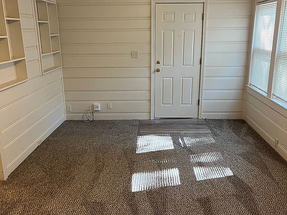 4th image of 1129 S Logan Ave
