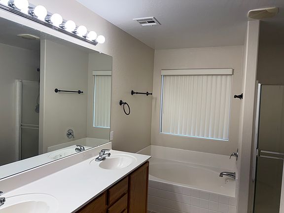 3rd image of 2978 W Jasper Butte Dr
