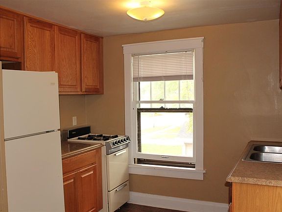 4th image of 806-808 McKinley St