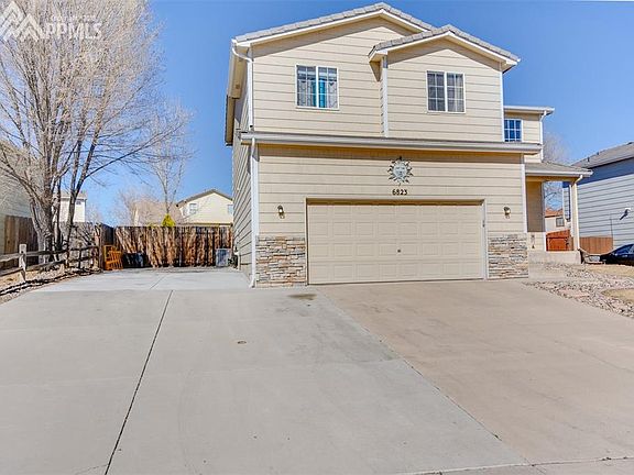 3rd image of 6823 Fountain Vista Cir