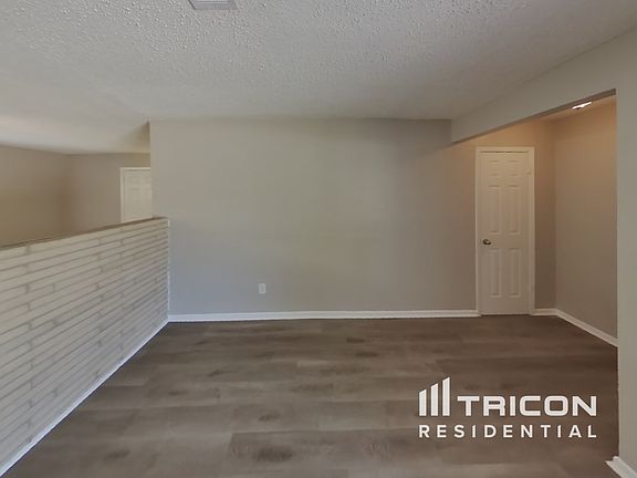3rd image of 4725 S Dr W