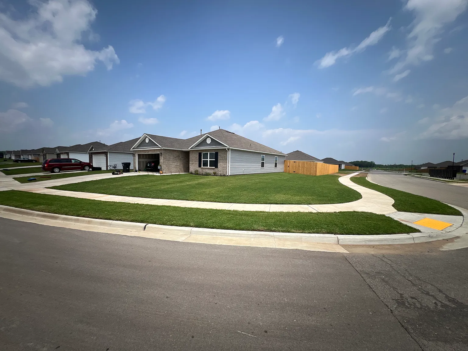 3 bed, 1577 sqft, $2,000 — Photo 2