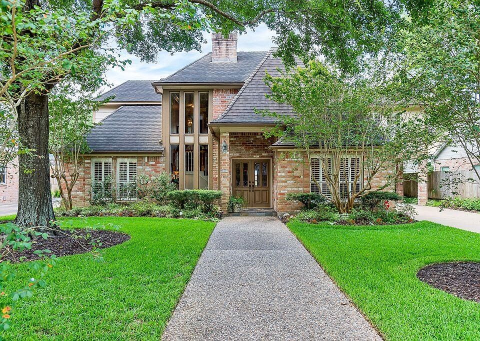 Great curb appeal!