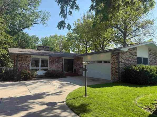 1115 Sumner St, Hastings, NE 68901