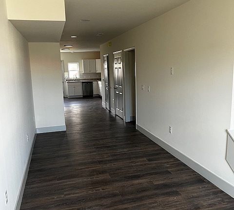 3rd image of 118 N Early St