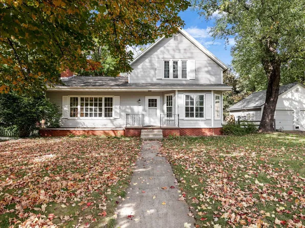 465 E Iola St, Iola, WI 54945