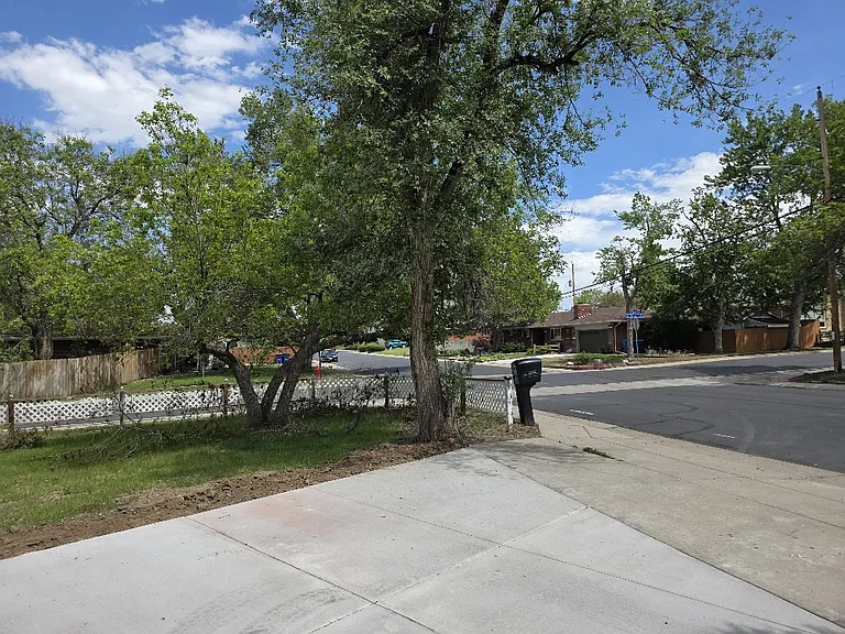 10605 W Dakota Ave — Photo 3