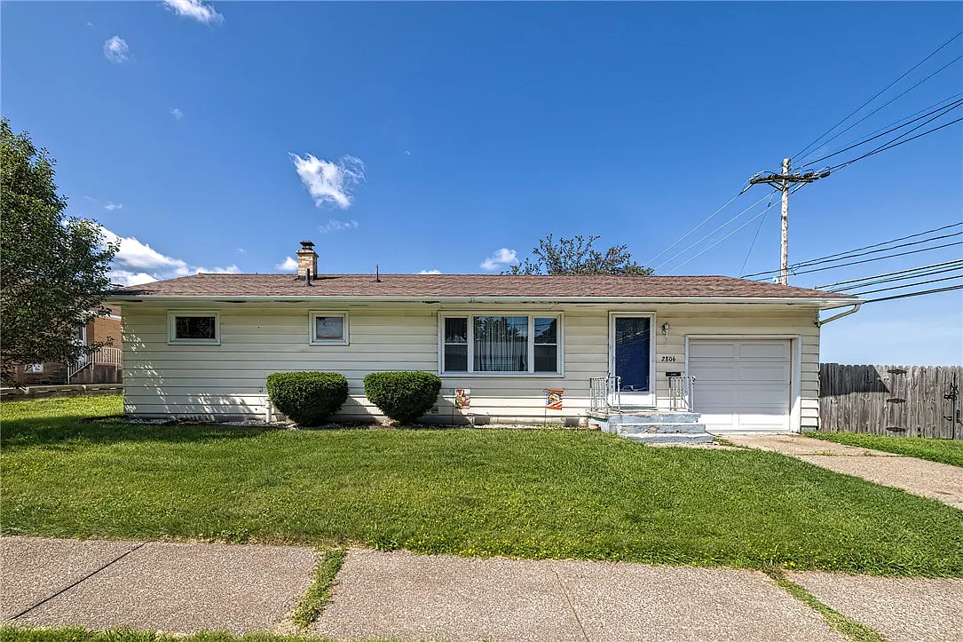 2806 New St photo 1