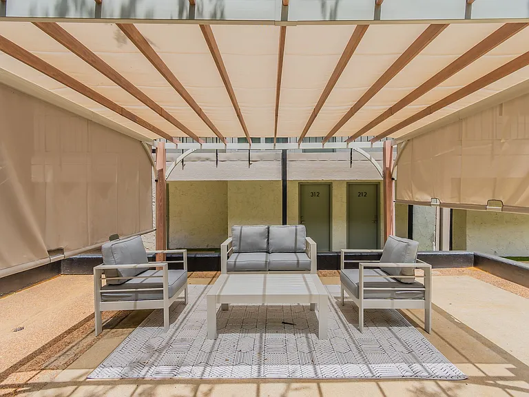 Courtyard Condos — Photo 15