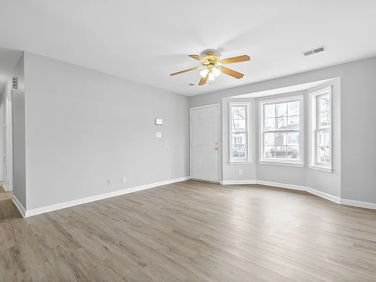 1042 Shadow Ridge Ave — Photo 5