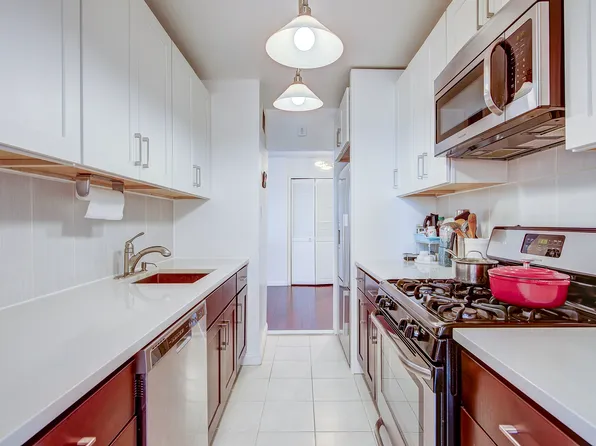 66-36 Yellowstone Boulevard image 6 of 22