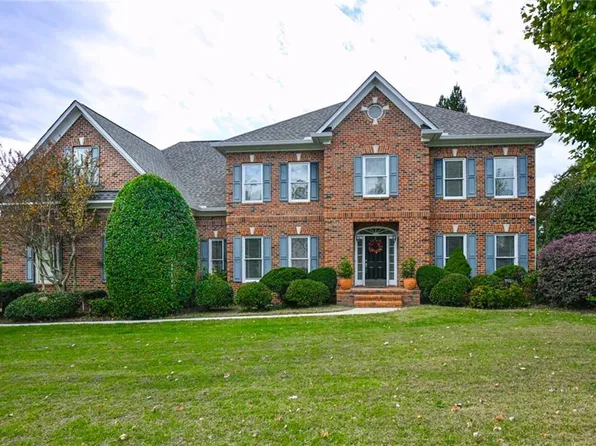 5815 Wildrose Dr, Greensboro, NC 27410