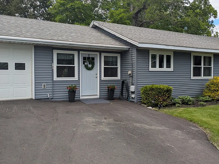 141 Belknap Ave — Photo 1
