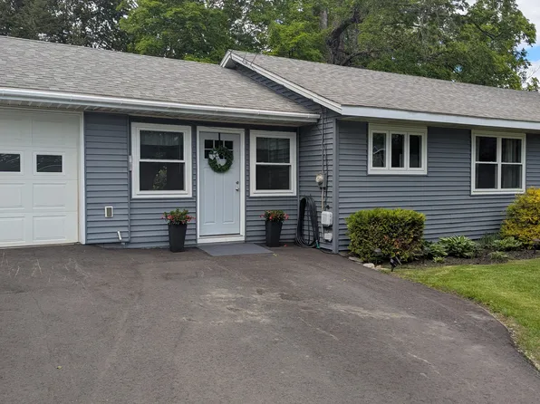 141 Belknap Ave, Newport, NH 03773