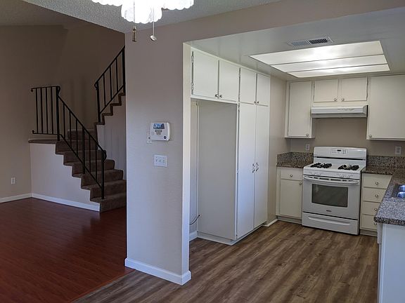 4th image of 2318 Cravath Ct APT B