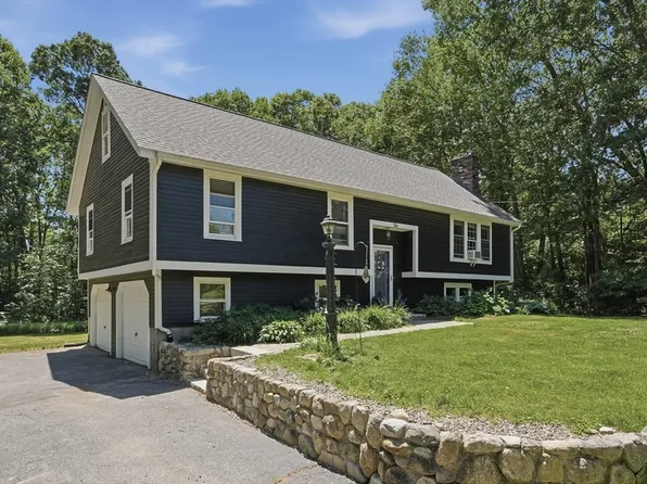 56 King St, Uxbridge, MA 01569