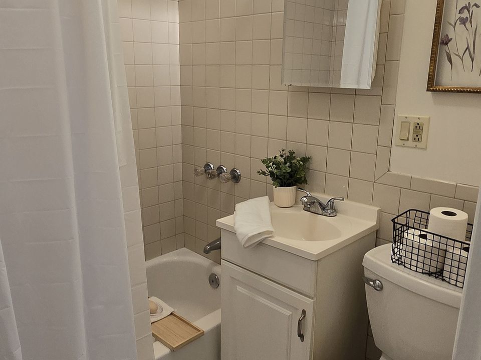Full bathroom. It's bright and freshy painted.