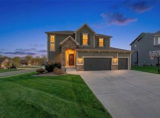 1201 Belinder Dr, Raymore, MO 64083