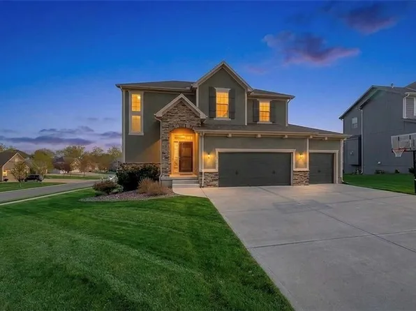 1201 Belinder Dr, Raymore, MO 64083