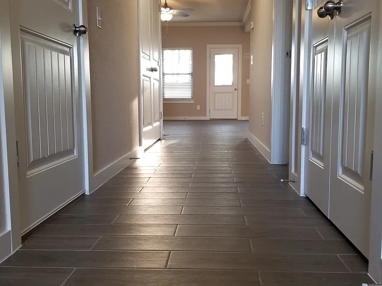 533 Vee St — Photo 2
