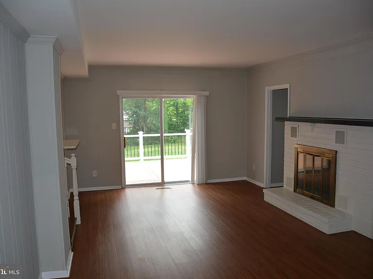 711 Brainerd Rd — Photo 8