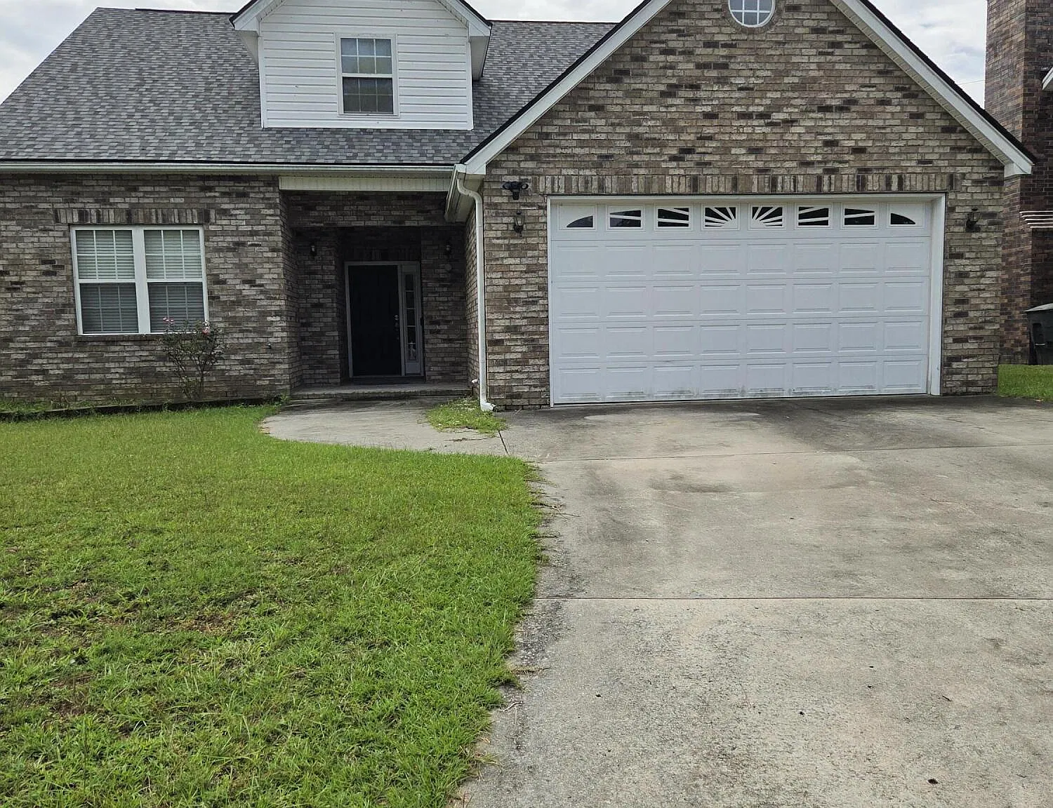 4 bed, 3.0 bath, 2580 sqft, $2,600 — Photo 1