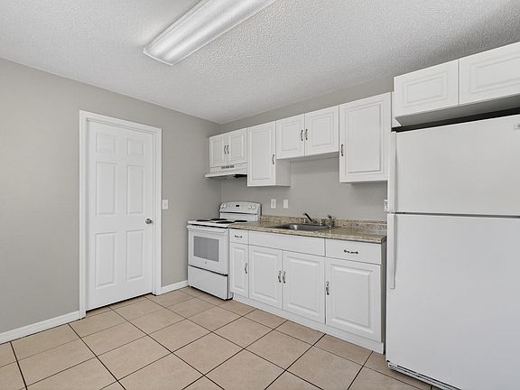 5th image of 421 40th St E #421
