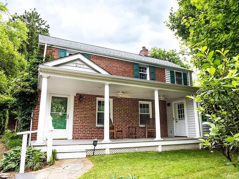 1207 N Livingston St — Photo 2