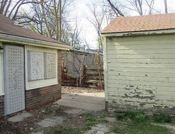 4th image of 16810 Woodbine St