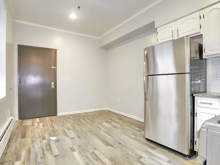 6311 Dewey Ave #15 — Photo 4