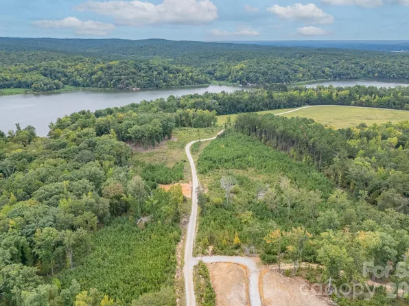 1513 Debutary Rd, Great Falls, SC 29055