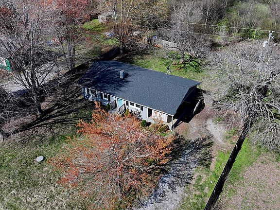 3rd image of 5763 Three Creeks Rd