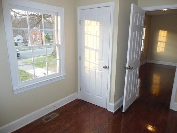 2nd image of 2923 Fleetwood Ave SW