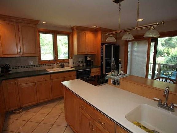Eat in kitchen